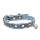 Collier pour chat avec clochette bleu et gris avec rivets et boucle argentée de Oscar et Plume