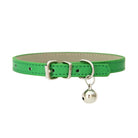 Collier pour chat avec clochette en cuir vert vif et boucle réglable pour un ajustement parfait