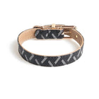 Collier pour chien design noir avec motifs blancs et boucle métallique dorée par Oscar et Plume