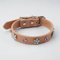 Charger l'image dans la visionneuse de la galerie, Collier simili cuir petit chien décoré de strass et de fleurs, élégant et confortable pour les petits animaux
