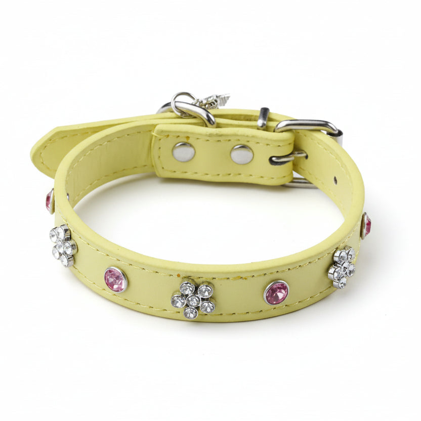 Collier simili cuir petit chien jaune avec des strass et un design élégant pour animaux de compagnie