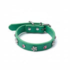 Collier simili cuir petit chien vert avec fleurs brillantes et strass décoratifs