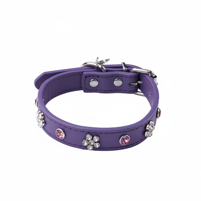 Collier simili cuir petit chien violet décoré de strass pour un look élégant