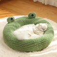 Load image into Gallery viewer, Coussin en cocon pour chat, les grenouilles sont de sortie Oscar et Plume
