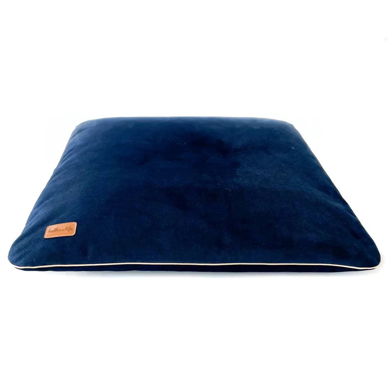 Coussin en velours pour chien bleu de Oscar et Plume, doux et confortable pour le repos des animaux