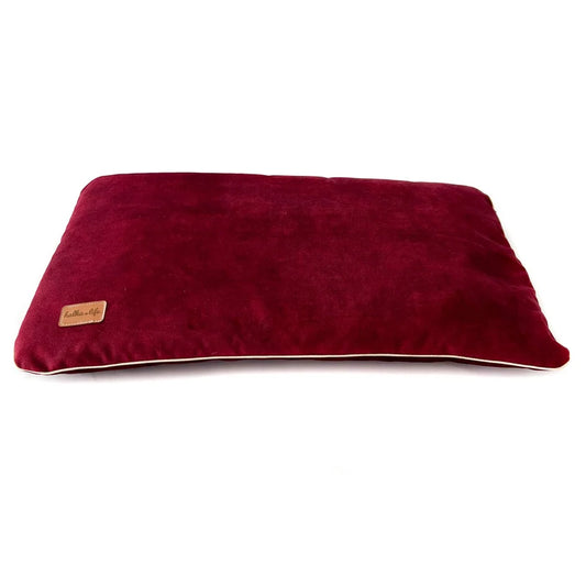 Coussin en velours pour chien d'Oscar et Plume, élégant et confortable pour le repos de votre animal