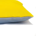 Charger l'image dans la visionneuse de la galerie, Coussin imperméable pour chien ou chat Oscar et Plume XS / Jaune
