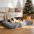 Carica l'immagine nel visualizzatore della galleria, Coussin Pour Chien Oscar et Plume avec un design confortable, idéal pour le repos de votre animal.
