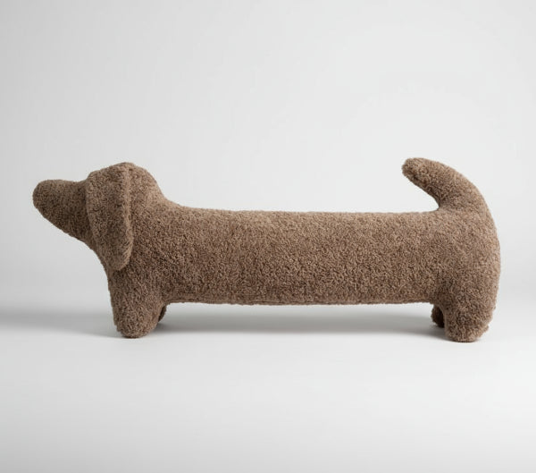 Coussin teckel en forme de chien marron idéal pour le confort des animaux de compagnie