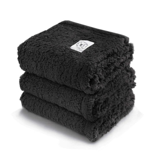 Couverture douce pour chien chat noire en peluche épaisse et confortable par Oscar et Plume