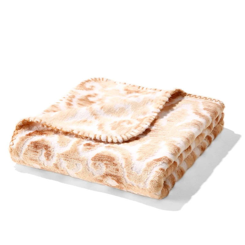 couverture douce pour chien et chat Oscar et Plume beige à motifs, pliée, en microfibre moelleuse et chaude