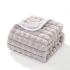 couverture douce pour chien et chat Oscar et Plume en fausse fourrure grise pliée avec doublure sherpa moelleuse pour confort