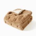 Charger l'image dans la visionneuse de la galerie, Oscar et Plume couverture douce pour chien et chat en fausse fourrure beige double face moelleuse
