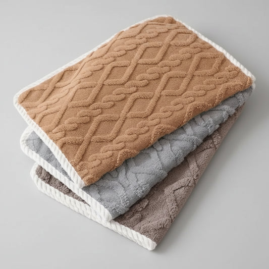 Ensemble de couvertures imperméables en polyester avec finitions en coton dans des tons beige et gris