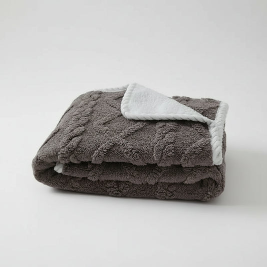 Couverture imperméable douce et confortable en gris avec une texture en peluche