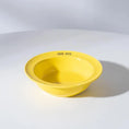 Load image into Gallery viewer, Gamelle céramique surélevée chat jaune de Oscar et Plume avec inscription Cute Pets
