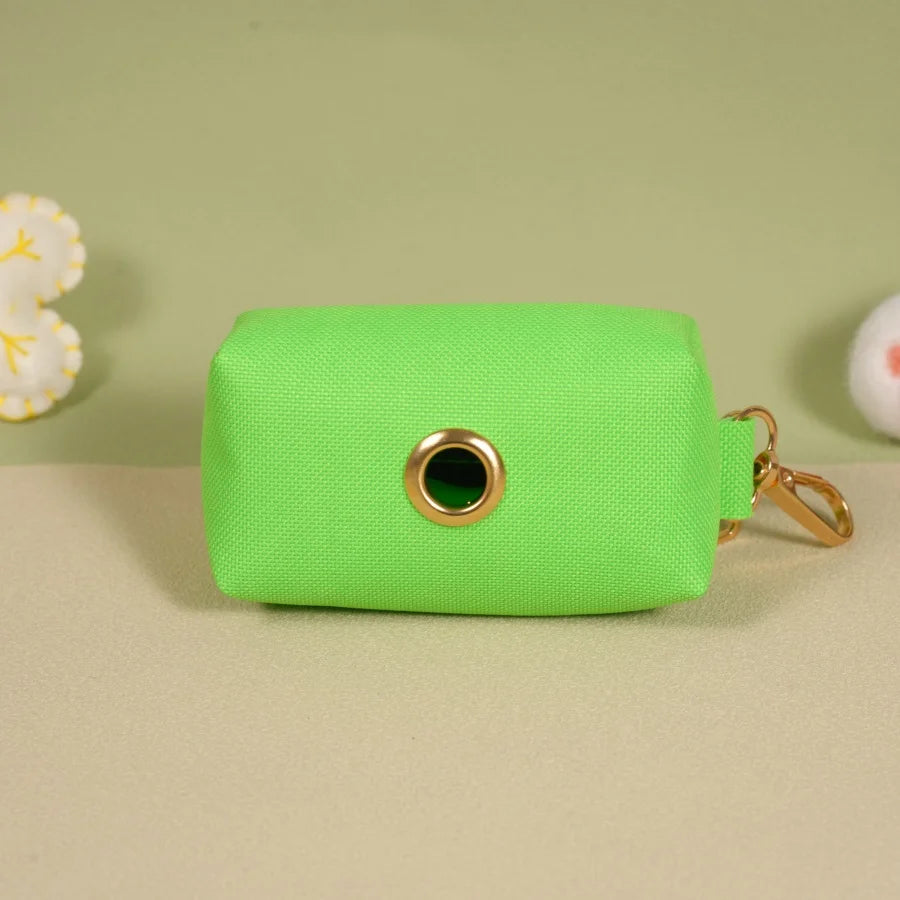 Distributeur sacs pour chien vert lumineux avec clip pour une utilisation pratique lors des promenades