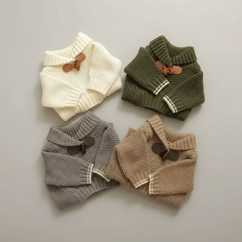 Pull pour petit chien en maille épaisse avec col roulé et bouton en bois, disponible en quatre couleurs