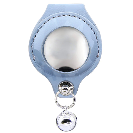 Étui AirTag en cuir bleu clair avec anneau métallique et petit grelot, design Oscar et Plume