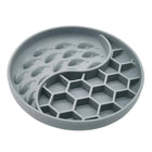 gamelle anti-glouton silicone grise avec motifs hexagonaux et ondulés pour ralentir la nourriture