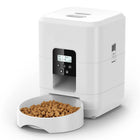 Gamelle automatique chien chat blanche avec distribution programmée de croquettes par Oscar et Plume