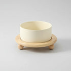 Gamelle céramique chat beige avec support en bois naturel et pieds ronds Oscar et Plume