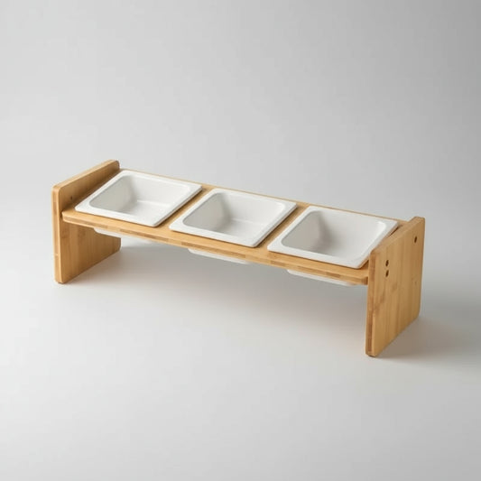 Gamelle céramique inclinée triple avec support en bois naturel pour animaux par Oscar et Plume