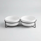 Gamelle design chien double en céramique blanche avec support noir élégant par Oscar et Plume