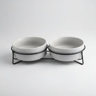 Gamelle design chien blanche double en céramique avec support métallique noir Oscar et Plume