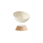 Gamelle pour chat design moderne avec support en bois clair pour un repas élégant