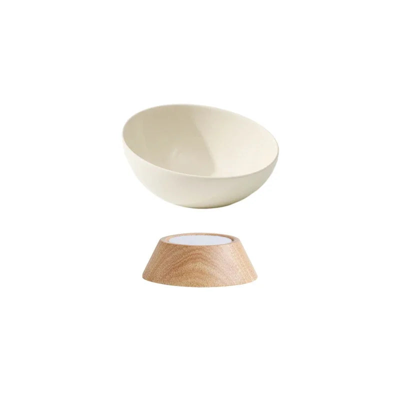 Gamelle pour chat design moderne avec support en bois clair pour un repas élégant