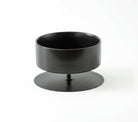 Gamelle surélevée pour chat en métal noir avec un design élégant et moderne