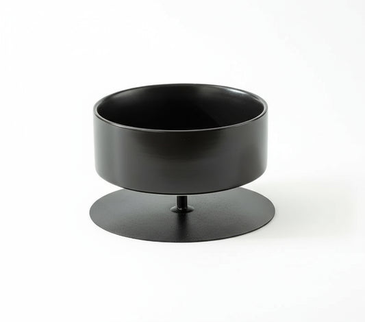 Gamelle surélevée pour chat en métal noir avec un design élégant et moderne