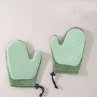 Gant toilettage chat chien vert avec picots souples et maille aérée pour un entretien facile du pelage