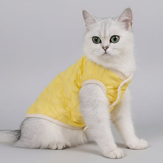 Gilet doublé pour chat jaune avec coutures matelassées pour garder votre félin au chaud