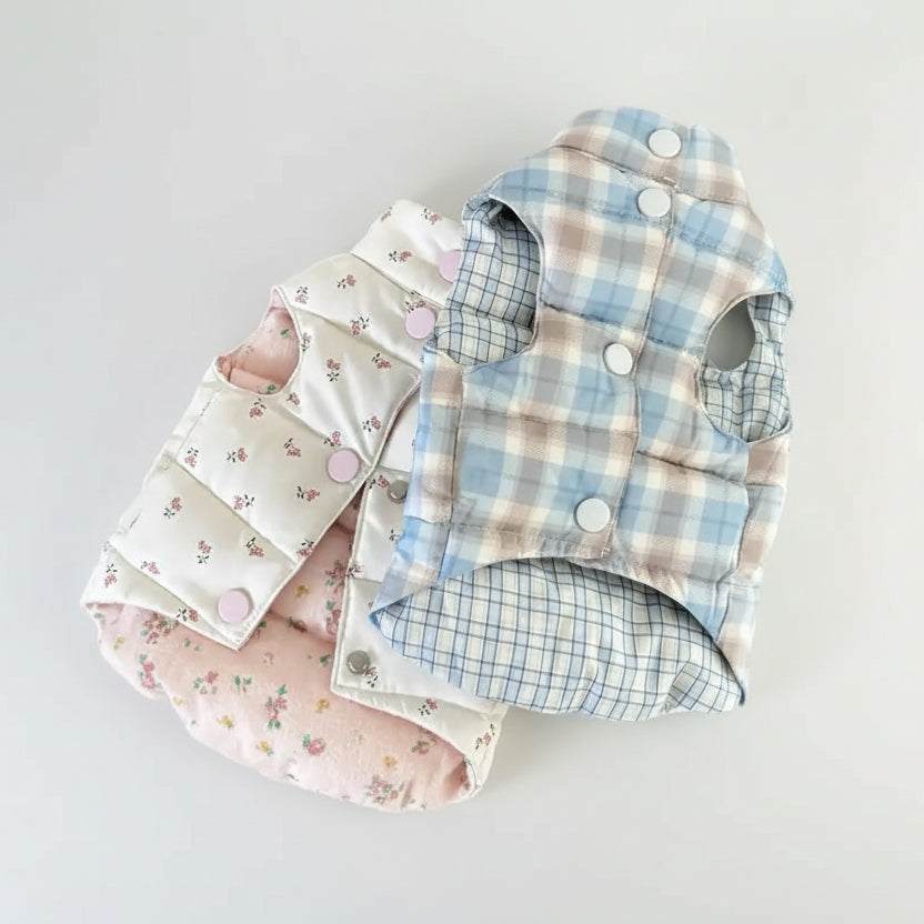 Gilet réversible pour chien avec motifs floraux et à carreaux, élégant et confortable pour les animaux