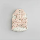 Gilet réversible pour chien en rose avec motifs fleuris et doublure douce pour le confort.