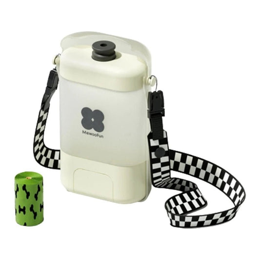 Gourde de voyage chien et chat blanche avec bandoulière à damier et distributeur de sacs à crottes