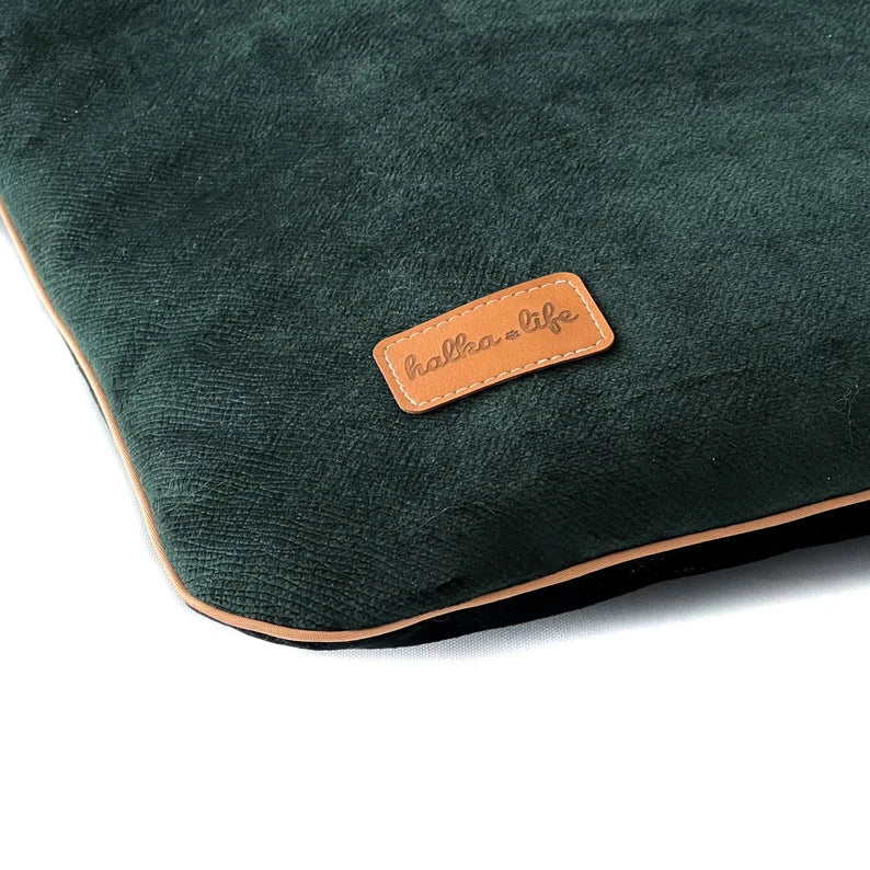 Coussin en velours pour chien Oscar et Plume, confortable et élégant avec finition soignée