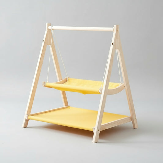Hamac design pour chat suspendu avec cadre en bois clair et coussin jaune confortable