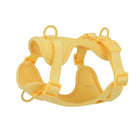 Harnais anti-traction pour chien en jaune avec des réglages confortables et des boucles robustes
