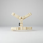 Harnais et laisse pour petit chien beige de la marque Oscar et Plume avec réglages ajustables