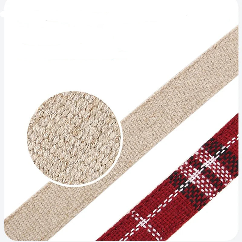 Oscar et Plume harnais pour chien coton beige et rouge à carreaux sangle tissée en gros plan