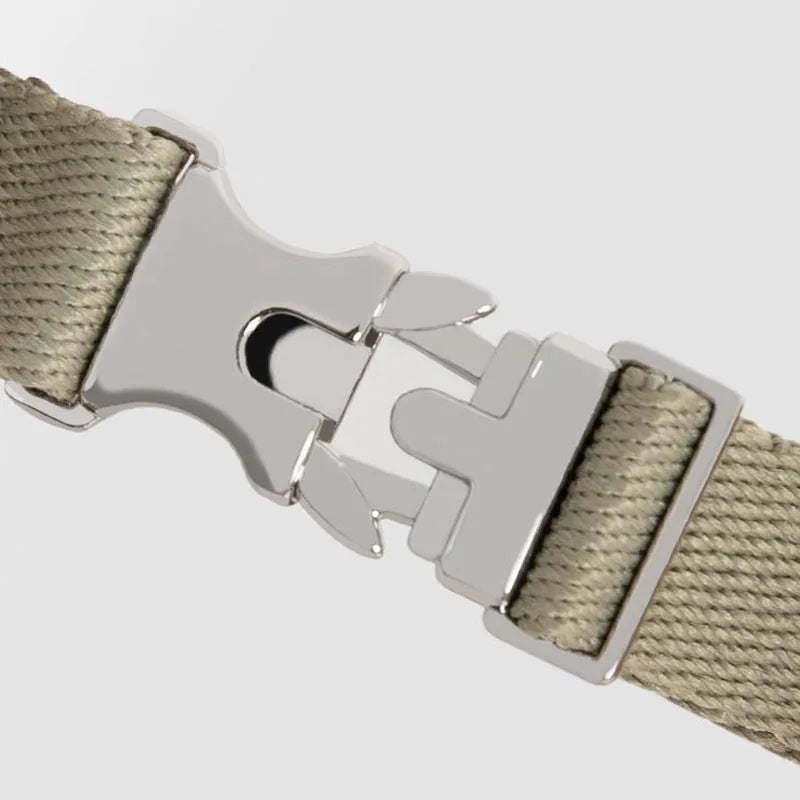 Détail du harnais réglable pour chat d'Oscar et Plume avec boucle métallique durable