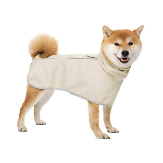 Chien portant un imperméable confort pour chien beige de la marque Oscar et Plume