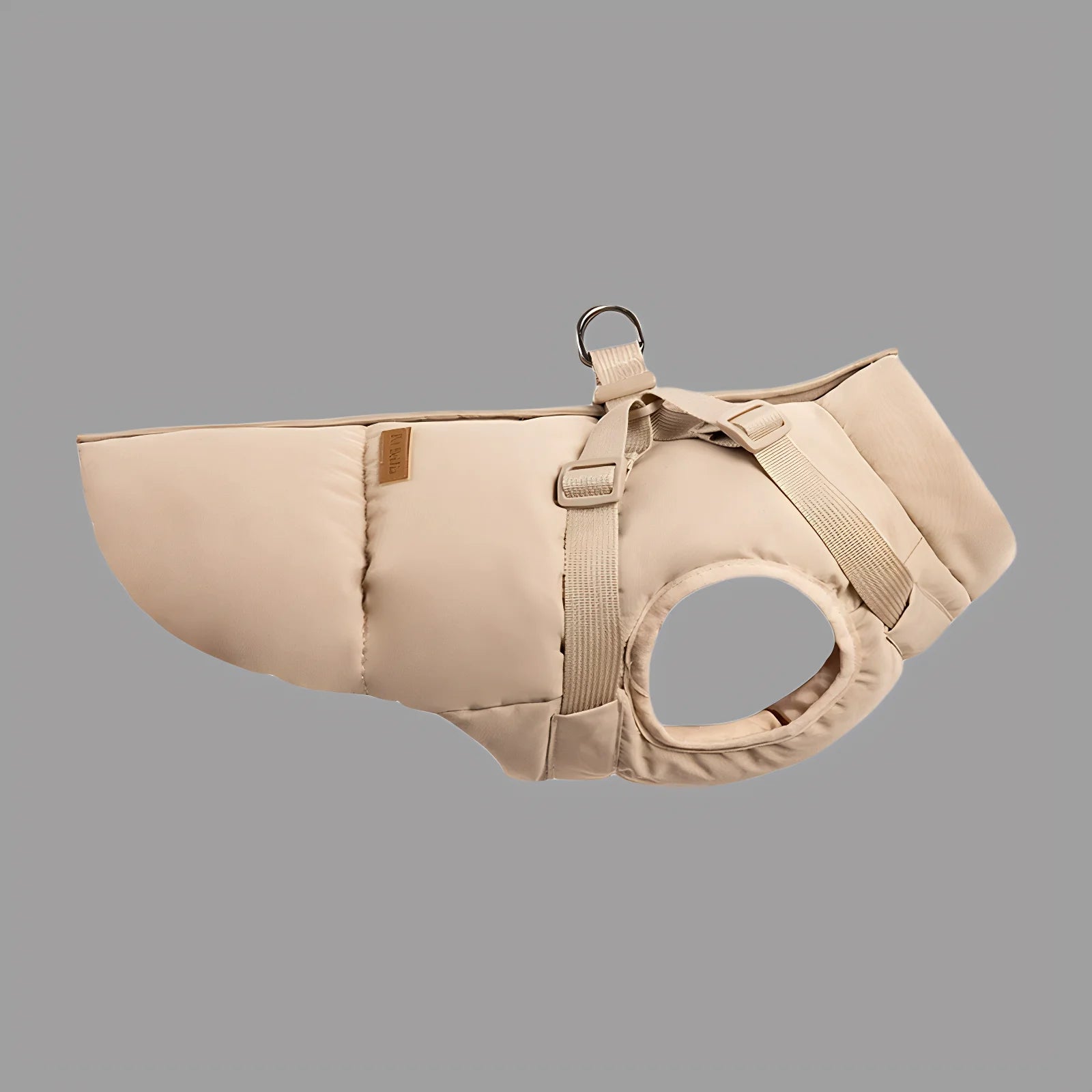 Imperméable pour chien avec harnais beige ajustable et fermeture sécurisée par Oscar et Plume