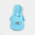 Charger l'image dans la visionneuse de la galerie, Imperméable pour petit chien bleu avec capuche et poche arrière pratique pour les promenades sous la pluie
