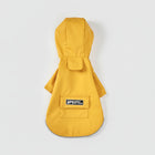 Imperméable pour petit chien en jaune avec capuche et poches pratiques