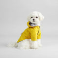 Charger l'image dans la visionneuse de la galerie, Imperméable pour petit chien jaune avec capuche pour les jours de pluie
