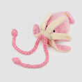 Carica l'immagine nel visualizzatore della galleria, Jouet calamar pour chien en peluche rose avec cordes pour le jeu interactif
